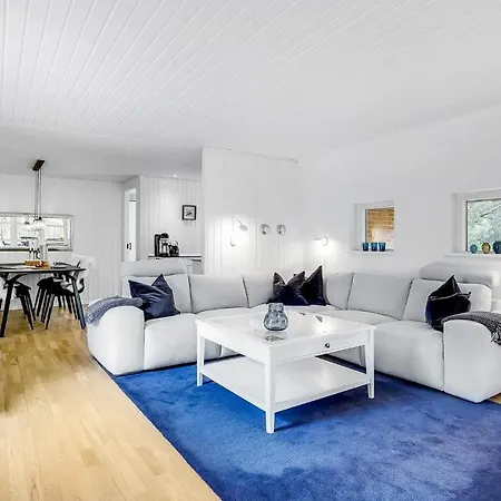 Дом отдыха 3 Bedroom Awesome In Romo